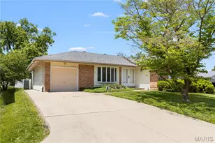1667 Schulte Hill Dr, Maryland Heights, MO 63043 - Photo 2