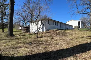2806 Yaeger Rd, Saint Louis, MO 63129 - Photo 16