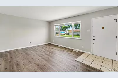 220 Francisca Drive, Florissant, MO 63031 - Photo 2
