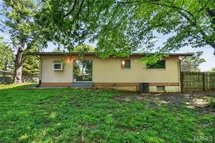 1190 Cheyenne Dr, Saint Louis, MO 63033 - Photo 8