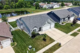 209 W Pne Crk Ct, Wentzville, MO 63385 - Photo 2