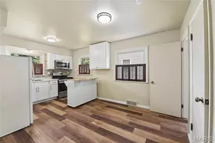 1150 Charbonnier Rd, Florissant, MO 63031 - Photo 10