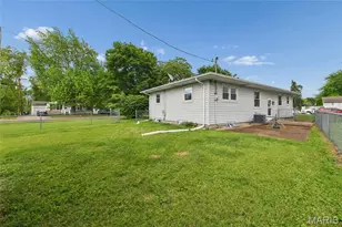 1150 Charbonnier Rd, Florissant, MO 63031 - Photo 24