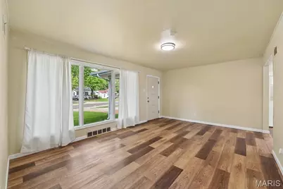 1150 Charbonnier Road, Florissant, MO 63031 - Photo 6