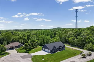 4 Brook Parc Ct, Hillsboro, MO 63050 - Photo 2