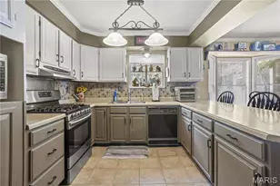 5627 Wieland Dr, Saint Louis, MO 63128 - Photo 4