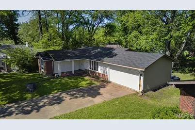 4 Cameo Court, Florissant, MO 63033 - Photo 2