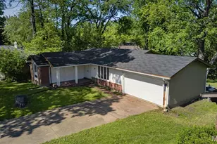 4 Cameo Ct, Florissant, MO 63033 - Photo 2