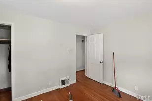 1941 Farrell Dr, Saint Louis, MO 63133 - Photo 8