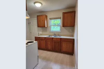 8137 Vardaman Drive, University City, MO 63130 - Photo 6