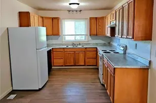 240 Lakeview Dr, Elsberry, MO 63343 - Photo 2
