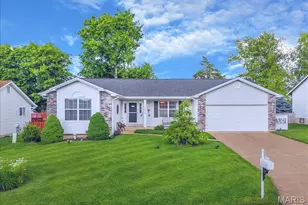 1004 N Brampton Dr, Saint Charles, MO 63304 - Photo 2