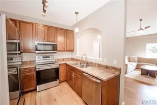 6401 Brookfield Ct Dr, Saint Louis, MO 63129 - Photo 8