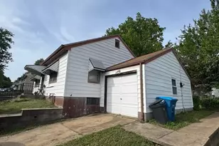 2409 Wieck Dr, Jennings, MO 63136 - Photo 2