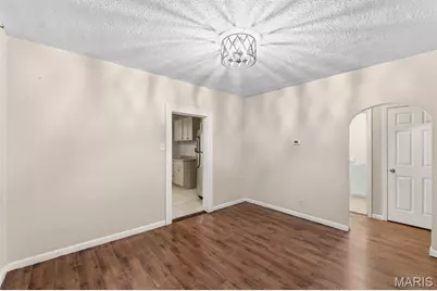 2413 Leslie Avenue, Overland, MO 63114 - Photo 10