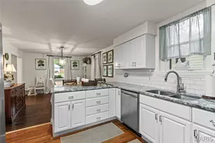 996 N Woodlawn Ave, Kirkwood, MO 63122 - Photo 14