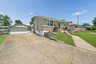 7827 Clymer Dr, Saint Louis, MO 63123 - Photo 2