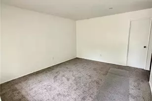10619 Foxlair Dr, Saint Louis, MO 63137 - Photo 2