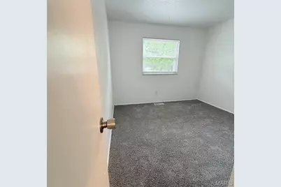 10619 Foxlair Drive, Saint Louis, MO 63137 - Photo 6