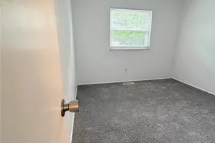 10619 Foxlair Dr, Saint Louis, MO 63137 - Photo 6