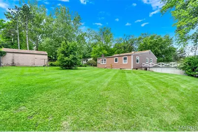 425 Bush Drive, Ballwin, MO 63021 - Photo 10
