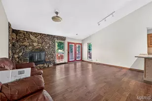 12226 Autumn Dale Ct, Maryland Heights, MO 63043 - Photo 4