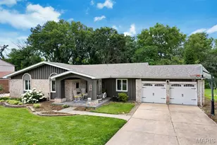 806 Hollyridge Dr, Ballwin, MO 63011 - Photo 2