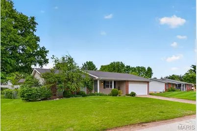 4 Glenview Drive, Saint Charles, MO 63304 - Photo 2