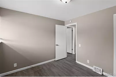 10251 Dacey Court, Saint Louis, MO 63136 - Photo 8