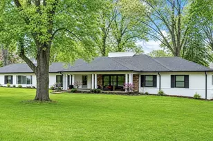 18 Country Aire Dr, Saint Louis, MO 63131 - Photo 1