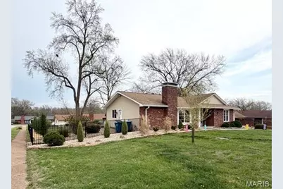 23 Sweetwood Court, Ballwin, MO 63011 - Photo 2