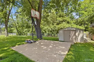 9540 Hale Dr, Affton, MO 63123 - Photo 32