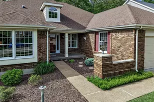 2359 Fairoyal Dr, Saint Louis, MO 63131 - Photo 2