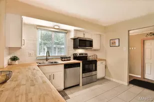 1121 King Carey Dr, Saint Louis, MO 63146 - Photo 10