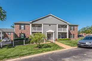 9218 Bent Pine Ct, Saint Louis, MO 63126 - Photo 2