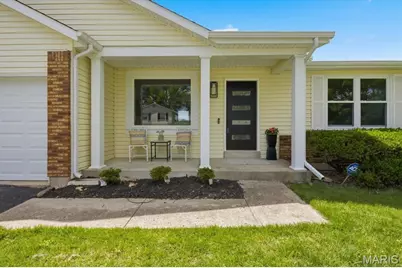 34 Amberly Drive, Saint Peters, MO 63376 - Photo 2