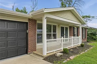 1072 King Carey Dr, Creve Coeur, MO 63146 - Photo 2