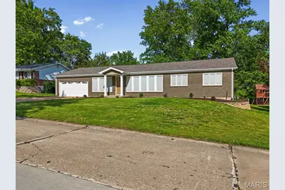 762 Ambois Drive, Creve Coeur, MO 63141 - Photo 2