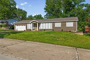 762 Ambois Dr, Creve Coeur, MO 63141 - Photo 2