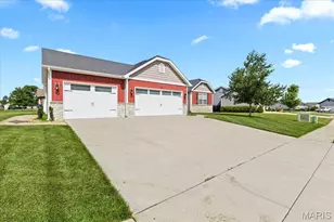 401 Middleton Dr, Wentzville, MO 63385 - Photo 2