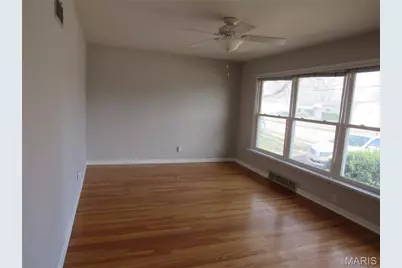 1090 Lindsay Lane, Florissant, MO 63031 - Photo 2