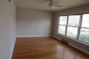 1090 Lindsay Ln, Florissant, MO 63031 - Photo 2