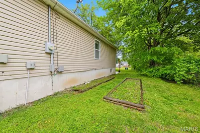 1904 N 5th Street, Saint Charles, MO 63301 - Photo 38