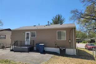 929 Clearfield Dr, Ferguson, MO 63135 - Photo 2