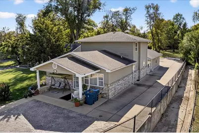 16 Midland Avenue, Maryland Heights, MO 63043 - Photo 2