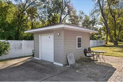 16 Midland Avenue, Maryland Heights, MO 63043 - Photo 4