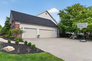 1012 Greystone Manor Pkwy, Chesterfield, MO 63005 - Photo 52