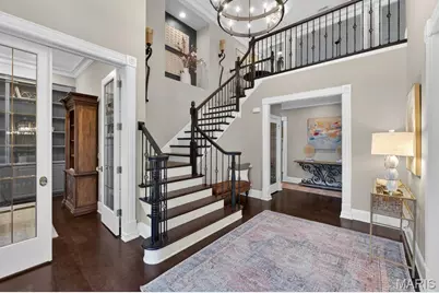 1012 Greystone Manor Parkway, Chesterfield, MO 63005 - Photo 2