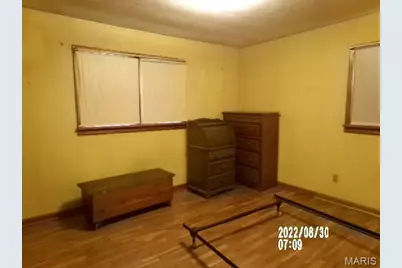 566 Walnut St, Bourbon, MO 65441 - Photo 6