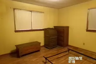 566 Walnut St, Bourbon, MO 65441 - Photo 6